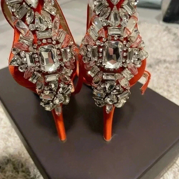 Badgley mischka NIB heels - Picture 4 of 9